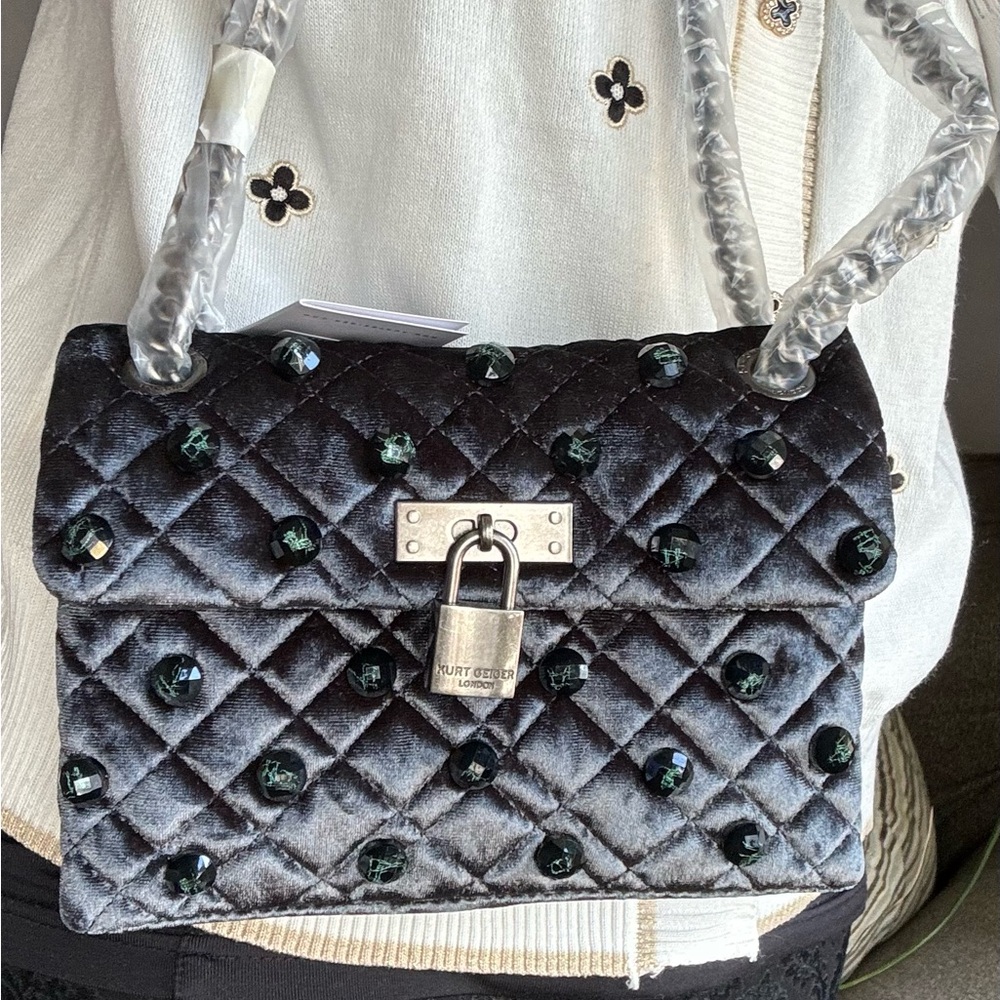 Authentic KURT GEIGER LONDON Velvet magnetic closure convertible Crosby/shoulder - Picture 4 of 16